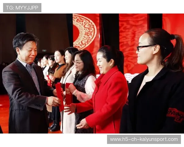 UFC膝踢险些终结比赛，瞬间点燃观众激情的精彩瞬间