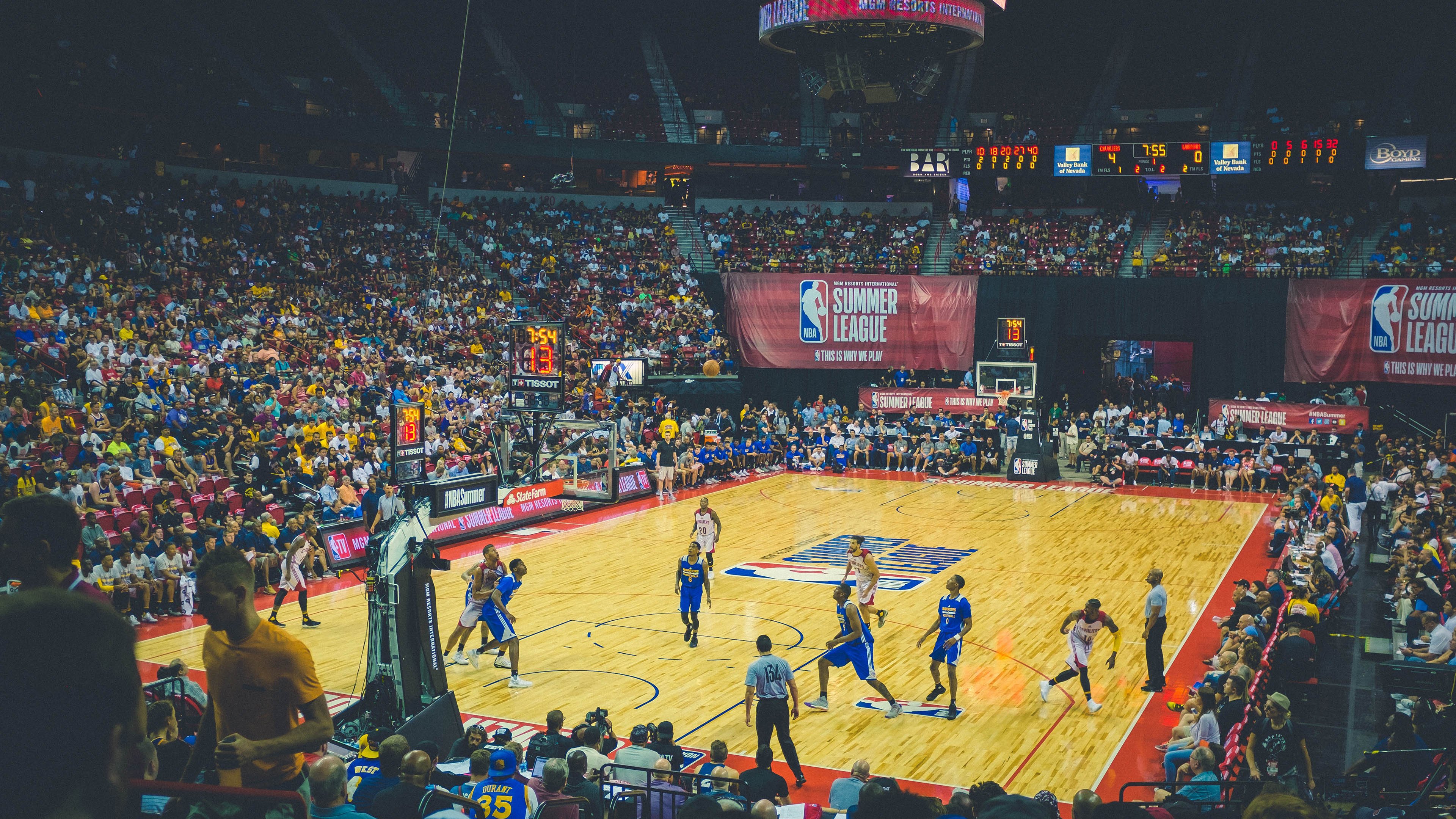 场馆照明系统全面升级保障夜场比赛清晰呈现,室内场馆照明亮度标准