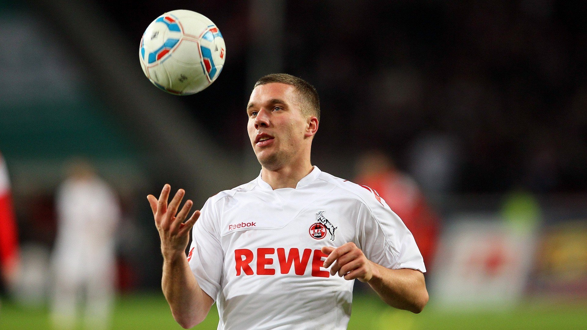 欧洲杯激烈角逐:团队合作与个人表现的巅峰较量,欧洲杯官方合作伙伴